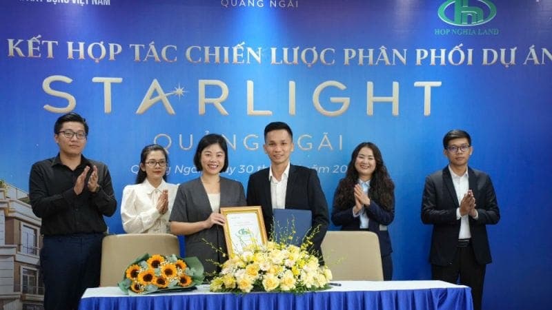 Chủ đầu tư và các đối tác ký kết hợp tác phân phối dự án Starlight Quảng Ngãi