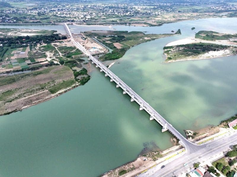 Thông xe qua đập dâng hạ lưu sông Trà Khúc trước Tết Bính Ngọ 2026