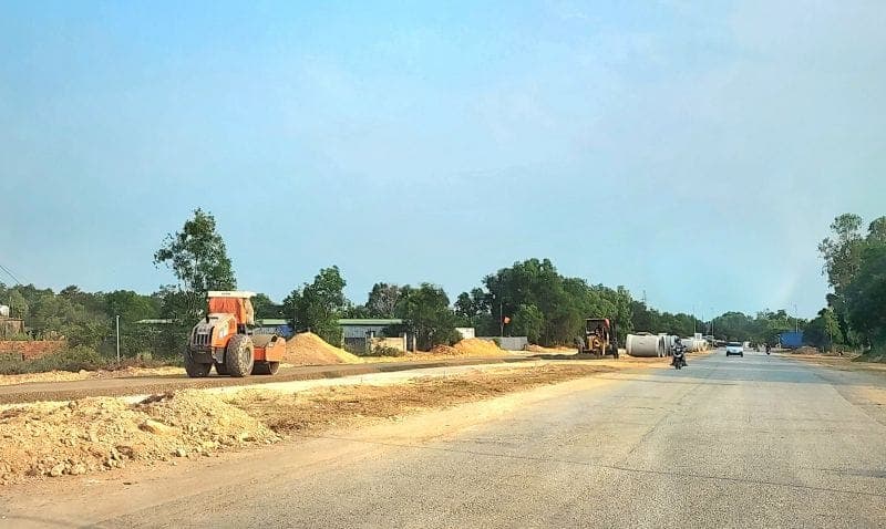 Quảng Ngãi tăng tốc thi công đường nối KKT Dung Quất với sân bay Chu Lai