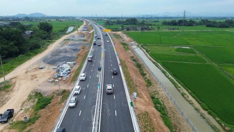 Bộ Xây dựng sẽ khai thác toàn tuyến cao tốc Bắc - Nam vào cuối tháng 4